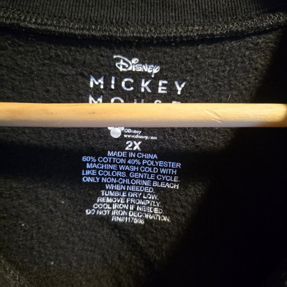 Womans 2x Disney Minnie And Mickey Mouse Black Pullover Sweater - Picture 6 of 6